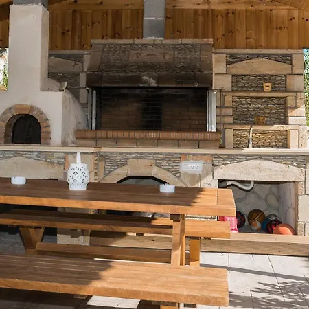 Lägenhet Bratis Keri