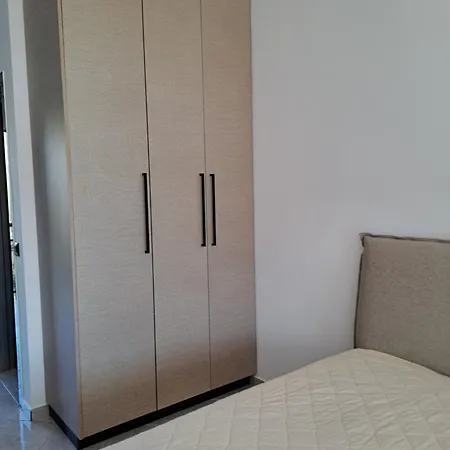 Bratis Apartment *