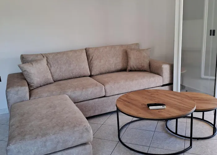 Apartament Bratis *